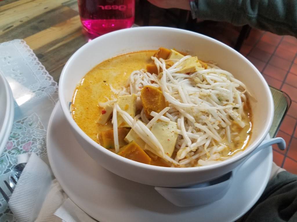 T. Garden Thai | restaurant | 1140 Lincoln Ave, Charleston, IL 61920, USA | 2173481232 OR +1 217-348-1232