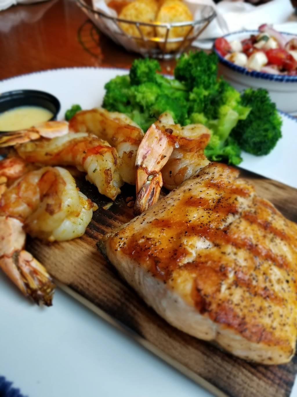 Red Lobster | restaurant | 2100 Richmond Rd, Williamsburg, VA 23185, USA | 7572218127 OR +1 757-221-8127