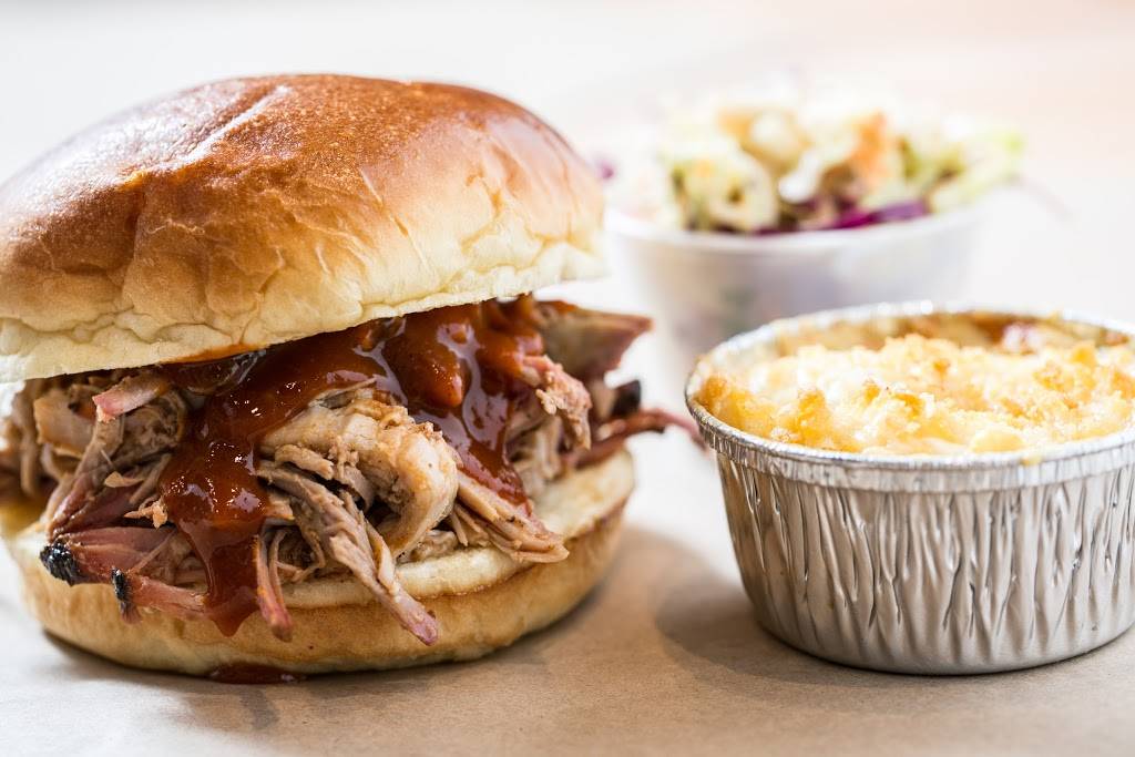 Blackwood BBQ - Illinois Center | restaurant | 233 N Michigan Ave, Chicago, IL 60601, USA | 3124874802 OR +1 312-487-4802