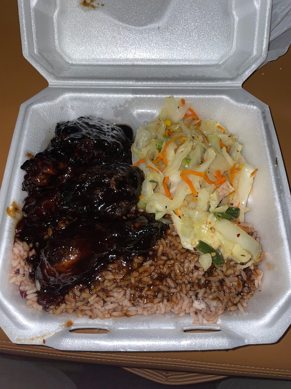 Island Vibez Caribbean Kitchen & Catering LLC | restaurant | 800 Hanes Mall Blvd, Winston-Salem, NC 27103, USA | 3368604289 OR +1 336-860-4289