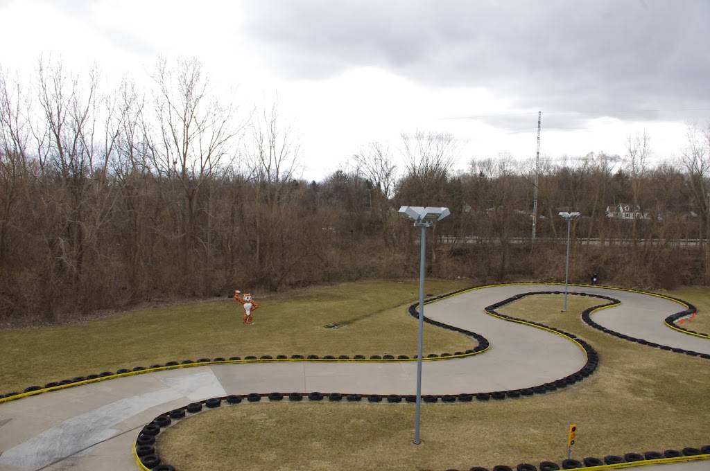 Sport-n-Fun Inc. | restaurant | 30749 Grand River Ave, Farmington, MI 48336, USA | 2484715100 OR +1 248-471-5100