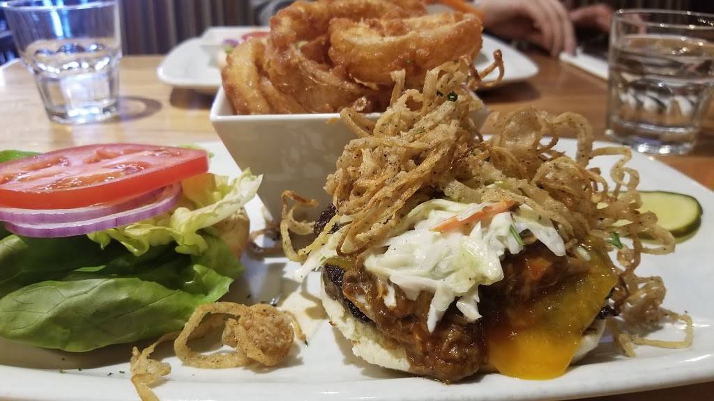 The Burger Cellar | restaurant | 3391 Yonge St, Toronto, ON M4N 2L8, Canada | 6473450084 OR +1 647-345-0084