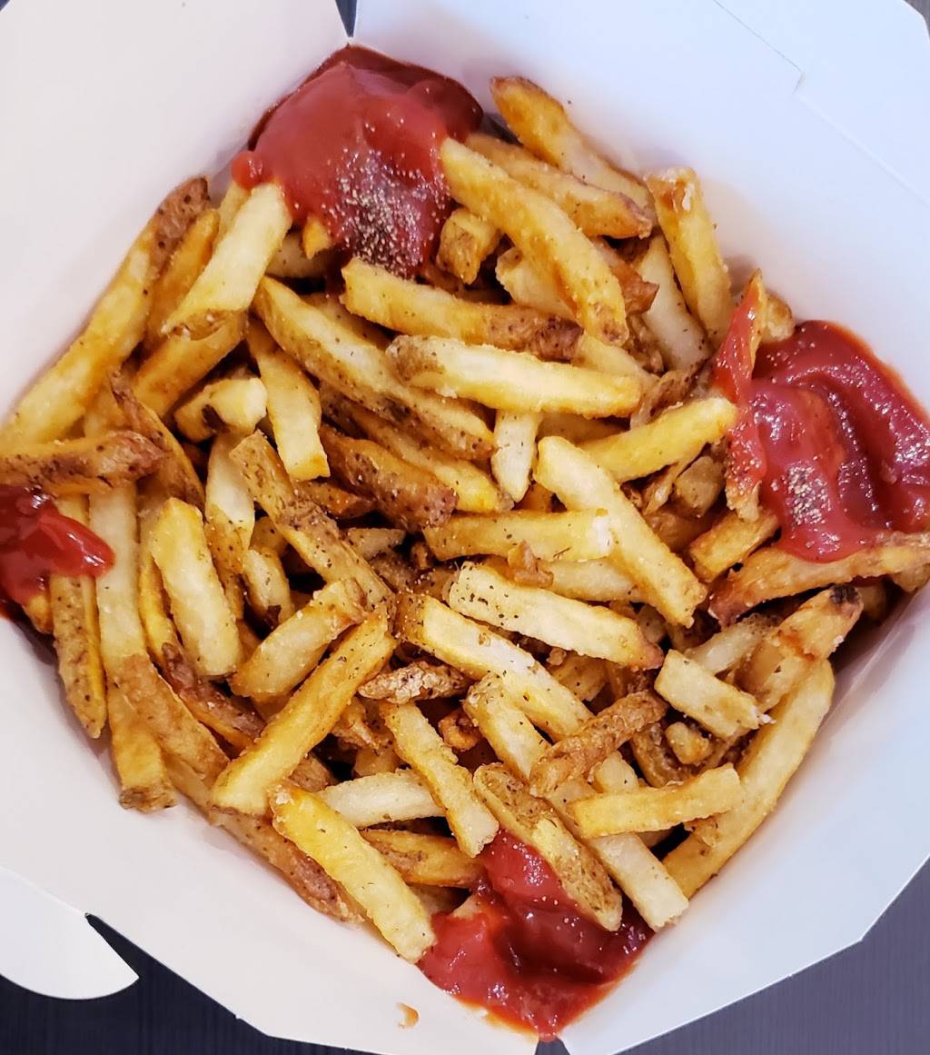 The Enchanted Poutinerie | meal takeaway | 730 Wilson Ave, North York, ON M3K 1E2, Canada | 4169011993 OR +1 416-901-1993