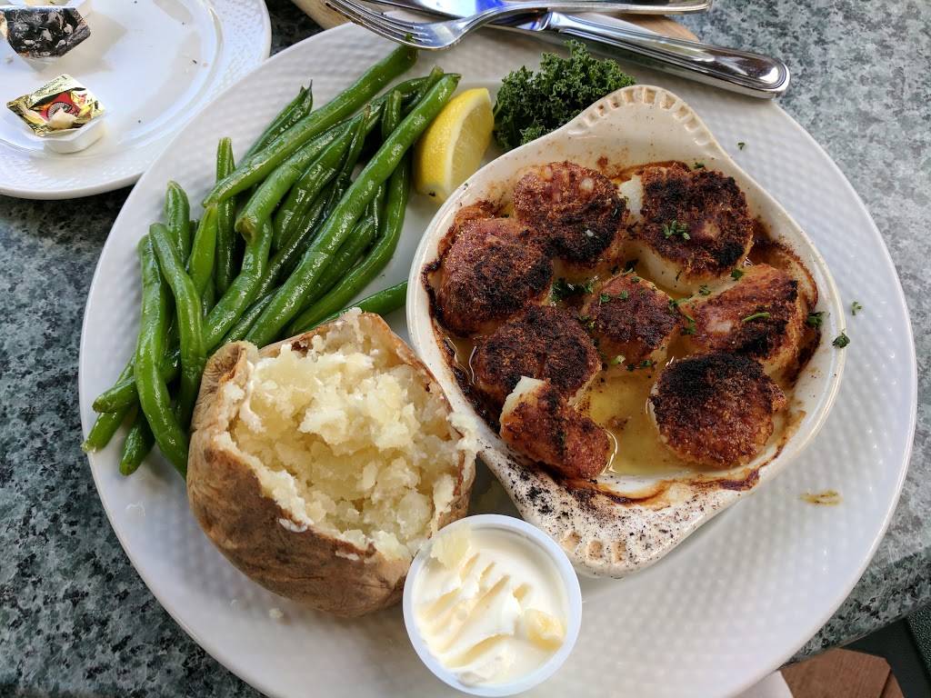 Union River Lobster Pot | restaurant | 8 South St, Ellsworth, ME 04605, USA | 2076675077 OR +1 207-667-5077