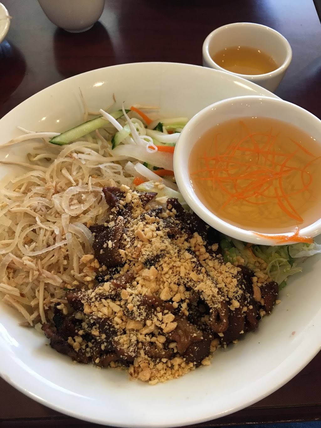 Pho Saigon | restaurant | 16925 Yonge St, Newmarket, ON L3Y 5Y1, Canada | 9058303488 OR +1 905-830-3488