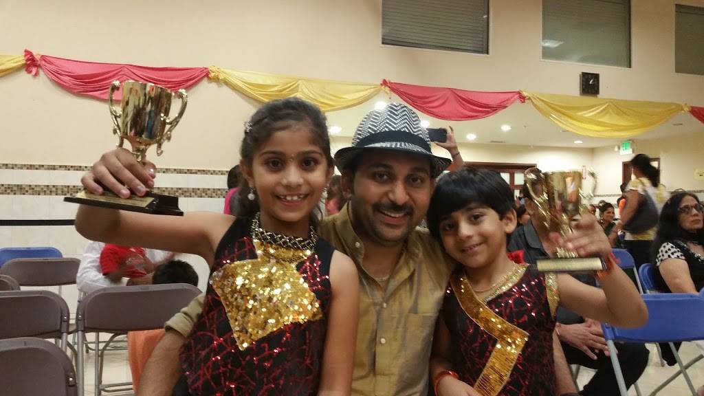 Bollywood Hip hop fusion Dance classes for Boys, Girls & Adults | restaurant | 2320 Teller Rd, Newbury Park, CA 91320, USA | 8186268241 OR +1 818-626-8241