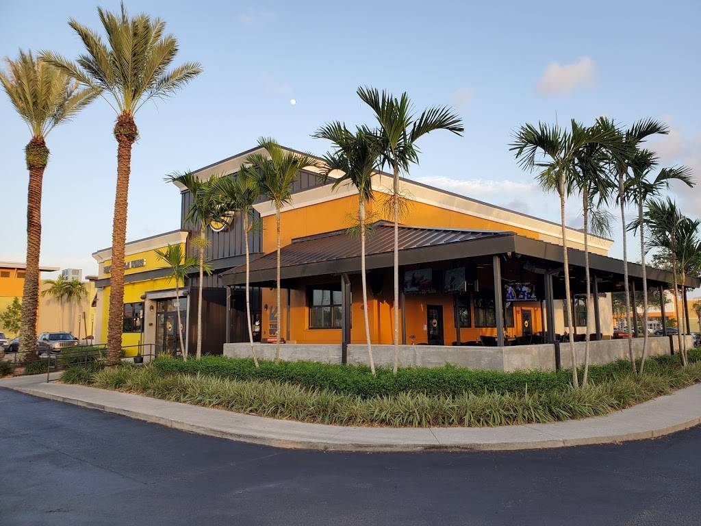 Buffalo Wild Wings | meal takeaway | 4576 Okeechobee Blvd, West Palm Beach, FL 33417, USA | 5616872999 OR +1 561-687-2999