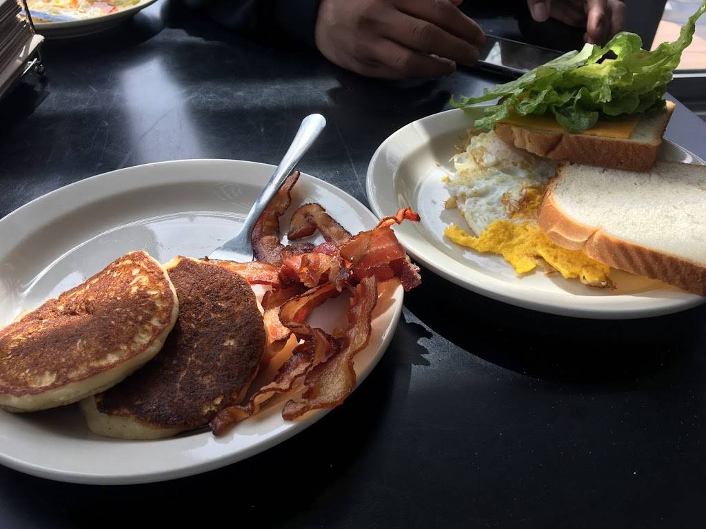 Carrillo Dining Commons | restaurant | Ocean Rd, Santa Barbara, CA 93106, USA | 8058932876 OR +1 805-893-2876