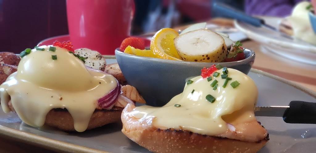 Cest Belge | restaurant | 102 Rue Principale, Granby, QC J2G 2V2, Canada | 4509947676 OR +1 450-994-7676