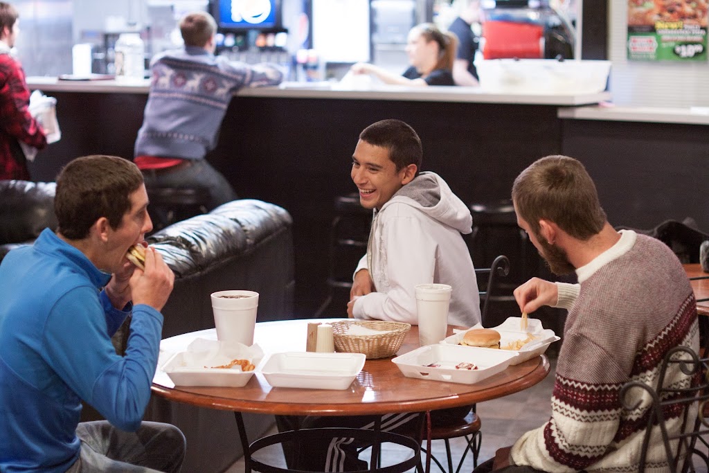 Bears Den | restaurant | 512 Kingman, Haviland, KS 67059, USA | 6208629880 OR +1 620-862-9880