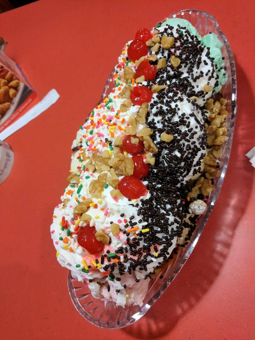 Friendlys | restaurant | 1826 Hempstead Turnpike, East Meadow, NY 11554, USA | 5167943191 OR +1 516-794-3191