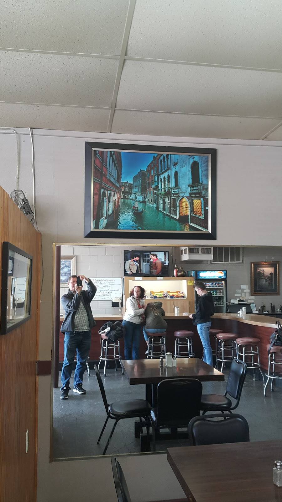 Riche Cafe | restaurant | 8117 E St Bernard Hwy, St Bernard, LA 70085, USA | 5046823300 OR +1 504-682-3300