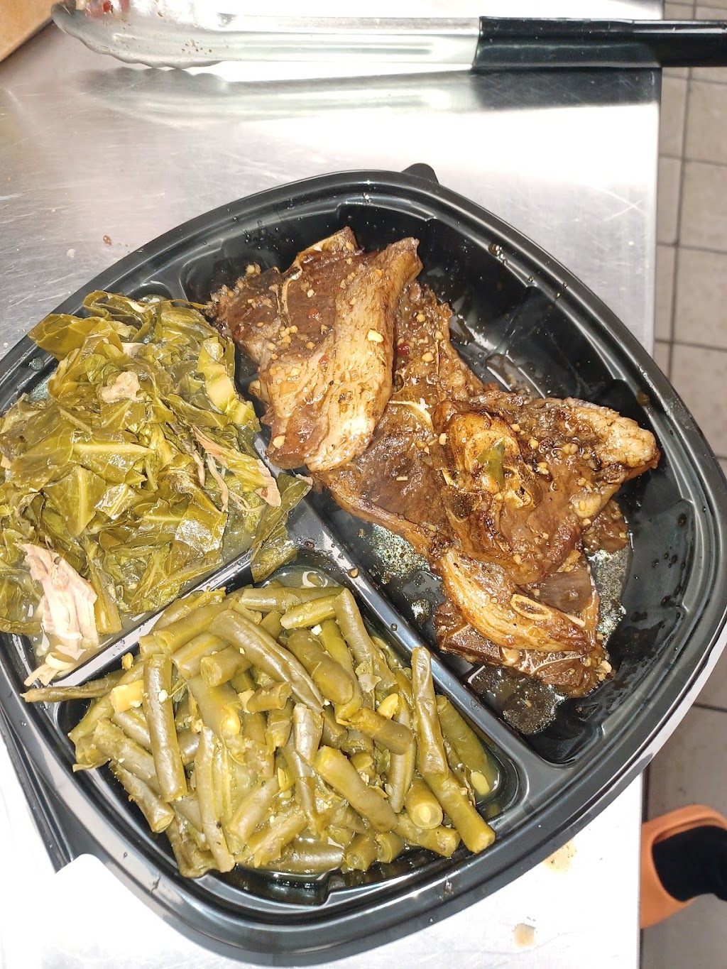 Velles GRILLE | restaurant | 15836 Livernois, Detroit, MI 48238, USA | 3136469484 OR +1 313-646-9484