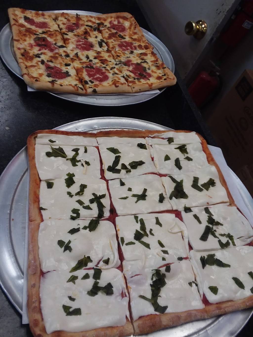 Hometown Deli & Pizzeria | restaurant | 812 NY-52, Fishkill, NY 12524, USA | 8458969730 OR +1 845-896-9730