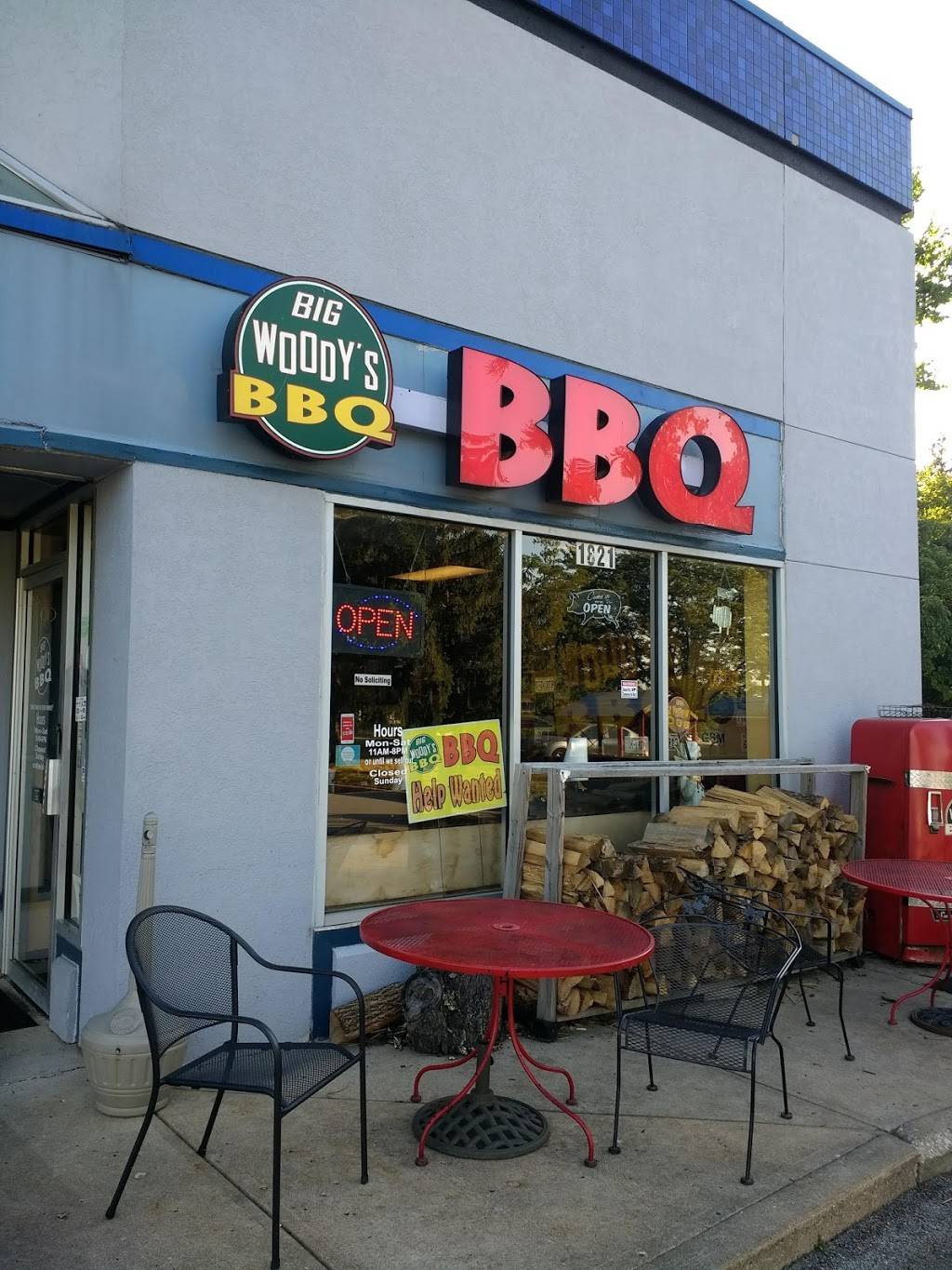 Big Woodys BBQ | restaurant | 1821 Zumbehl Rd, St Charles, MO 63303, USA | 6367244227 OR +1 636-724-4227