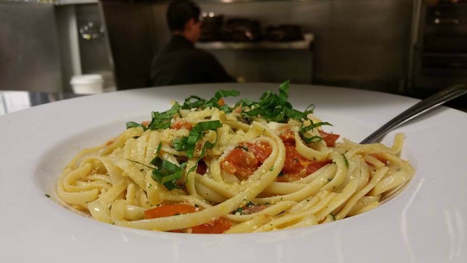 Lunas Bistro | restaurant | 3004 Cinema Pl, Bellingham, WA 98226, USA | 3603068676 OR +1 360-306-8676