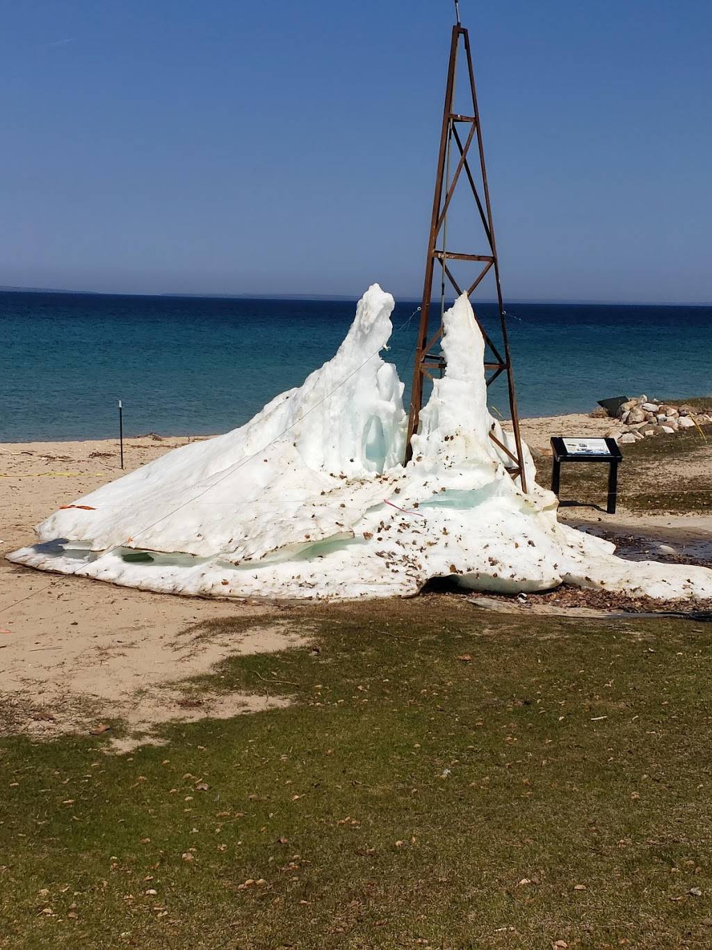 KFC | restaurant | 225 E Central Ave, Mackinaw City, MI 49701, USA | 2314365491 OR +1 231-436-5491