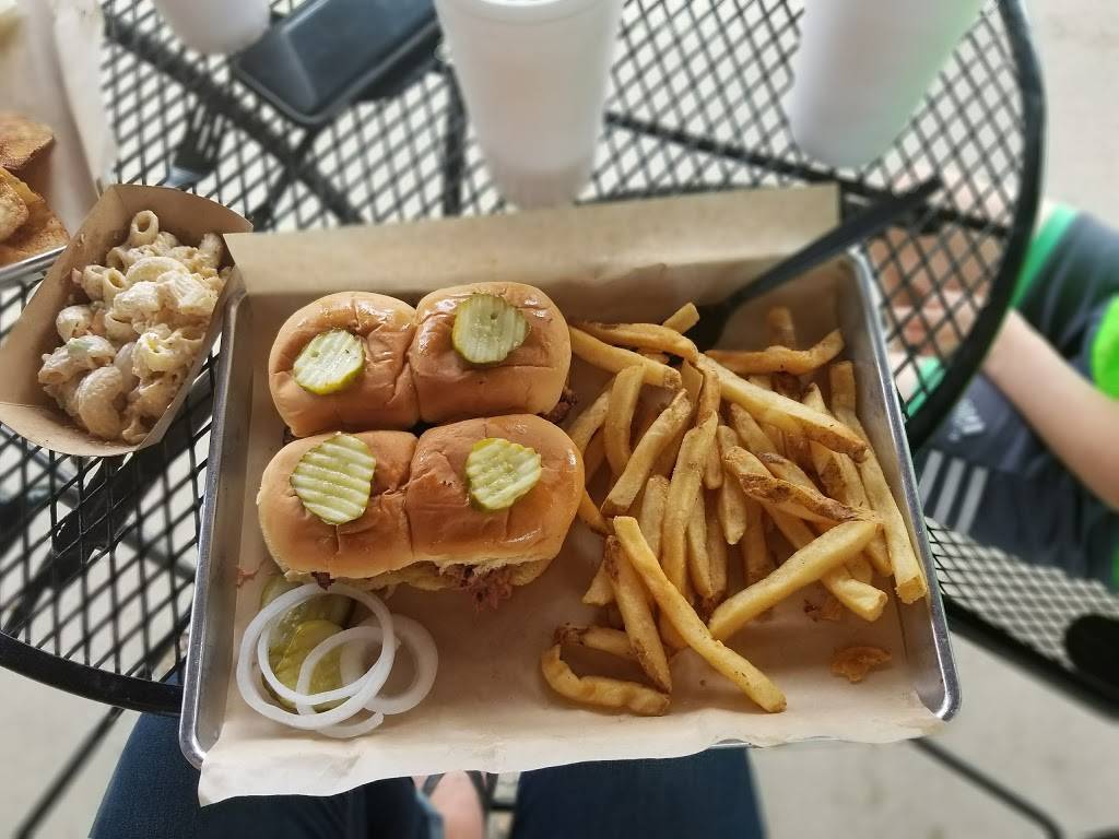 A Fine Swine BBQ | restaurant | 423 W Hanover St, New Baden, IL 62265, USA | 6185885141 OR +1 618-588-5141