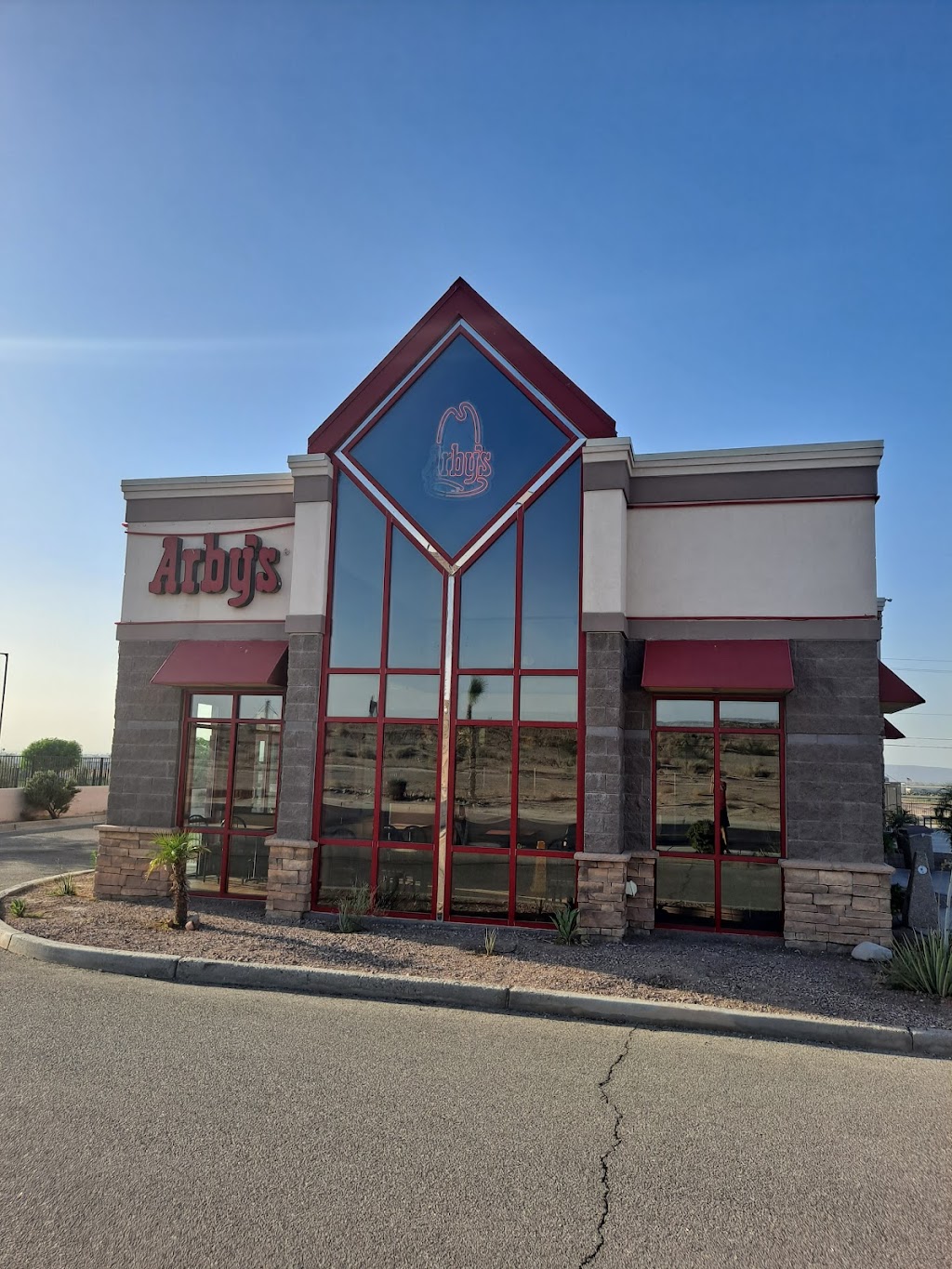 Arbys | meal takeaway | 2000 South, S Avenue 3 E, Yuma, AZ 85365, USA | 9283178833 OR +1 928-317-8833
