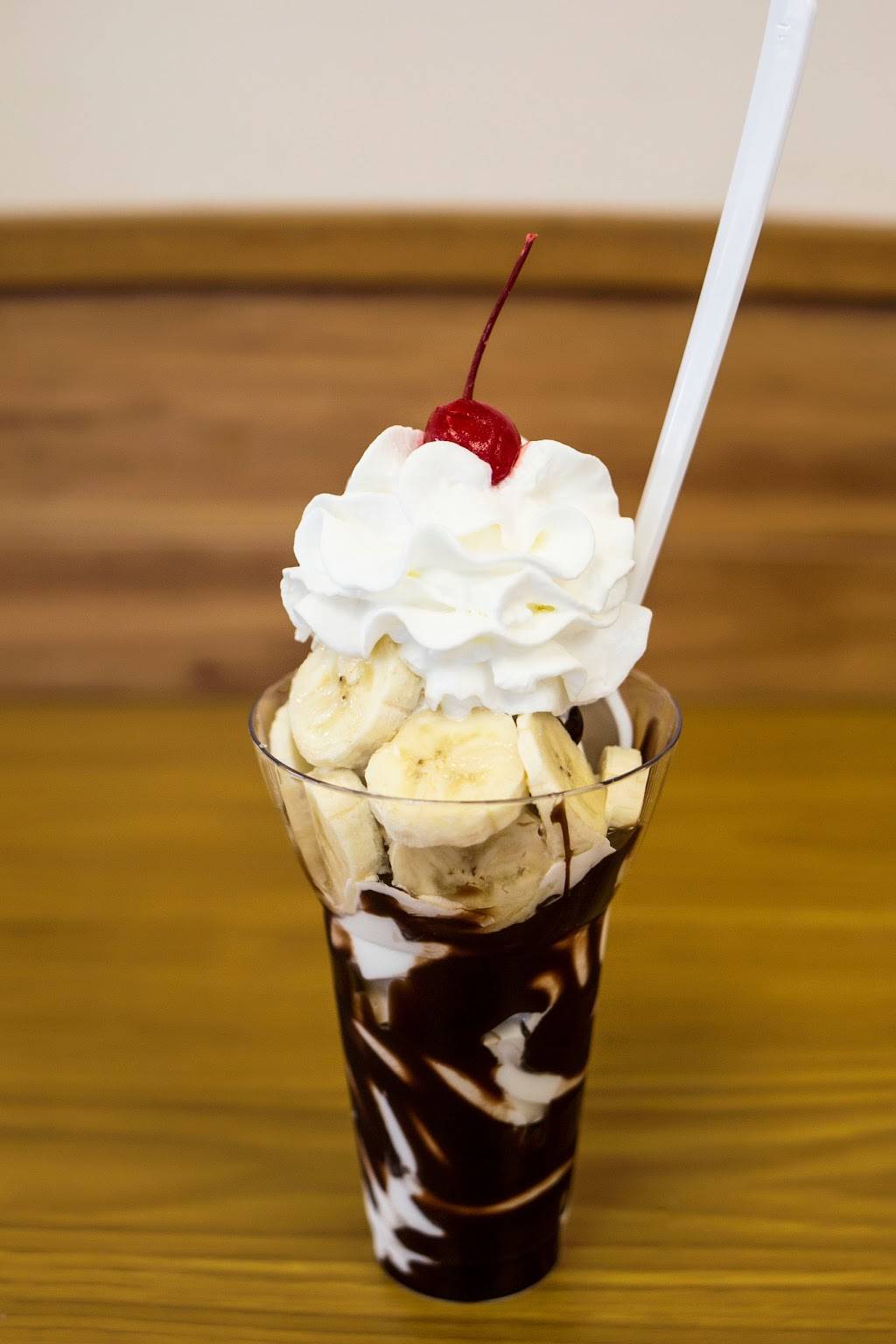 Mussel Beach Drive In | restaurant | 3540 State Park Dr, Bay City, MI 48706, USA | 9896860575 OR +1 989-686-0575