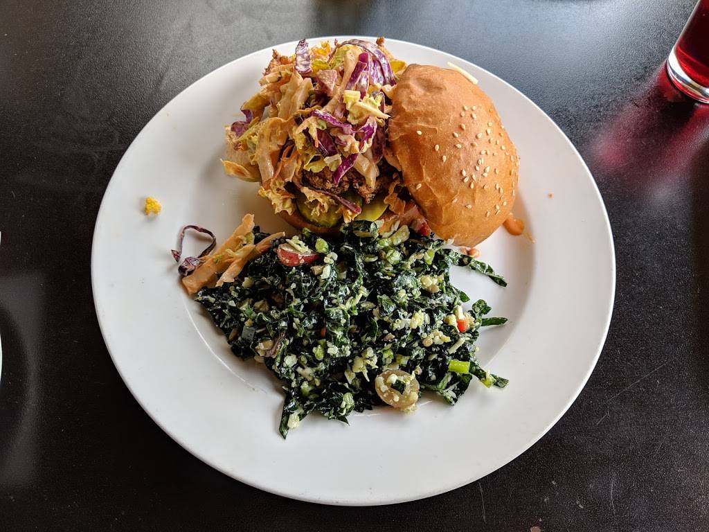 Chelseas Kitchen | restaurant | 5040 N 40th St, Phoenix, AZ 85018, USA | 6029572555 OR +1 602-957-2555