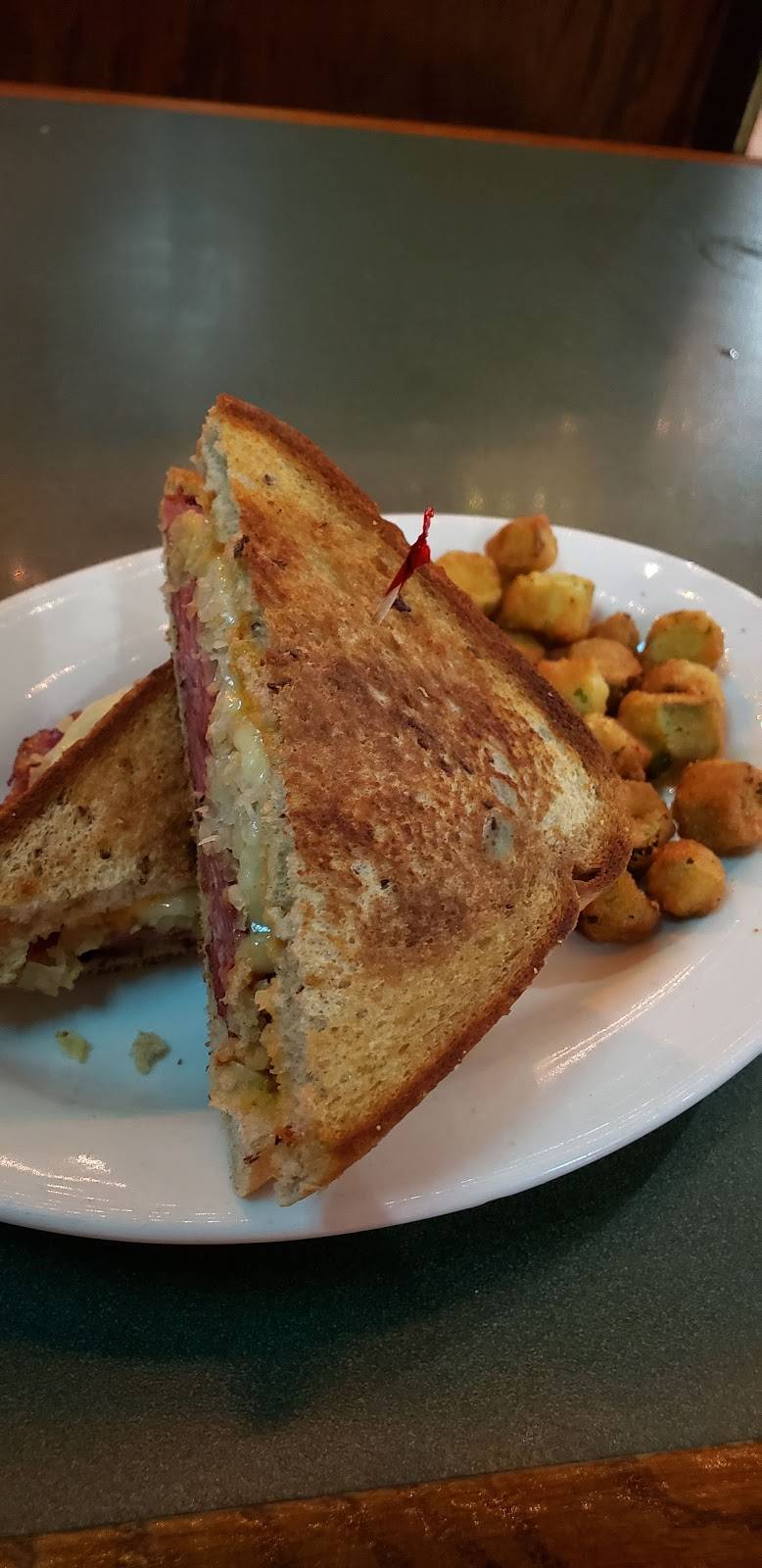 Delaneys Irish Pub | restaurant | 117 W Main St, Spartanburg, SC 29306, USA | 8645833100 OR +1 864-583-3100