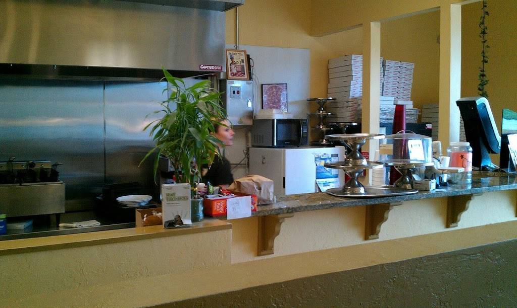 DeLeon Pizza | restaurant | 84 Theatre Dr #200, St. Augustine, FL 32086, USA | 9047941917 OR +1 904-794-1917