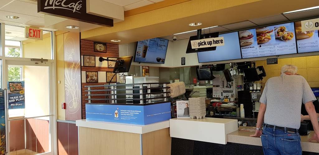 McDonalds | cafe | 77 High St, Danvers, MA 01923, USA | 9787620902 OR +1 978-762-0902