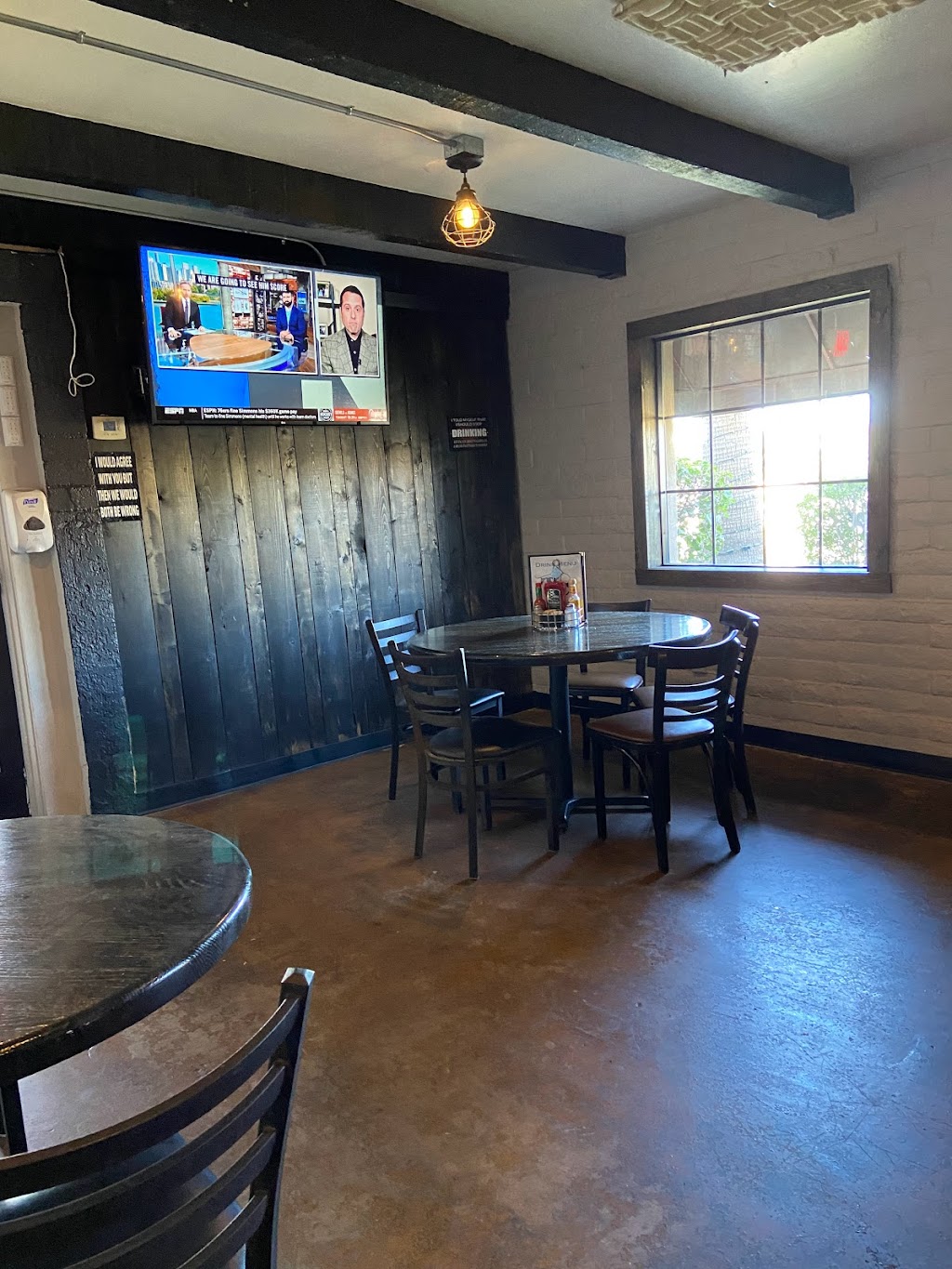 TCs Pub & Grub | restaurant | 25 E Ray Rd, Gilbert, AZ 85296, USA | 4806875540 OR +1 480-687-5540
