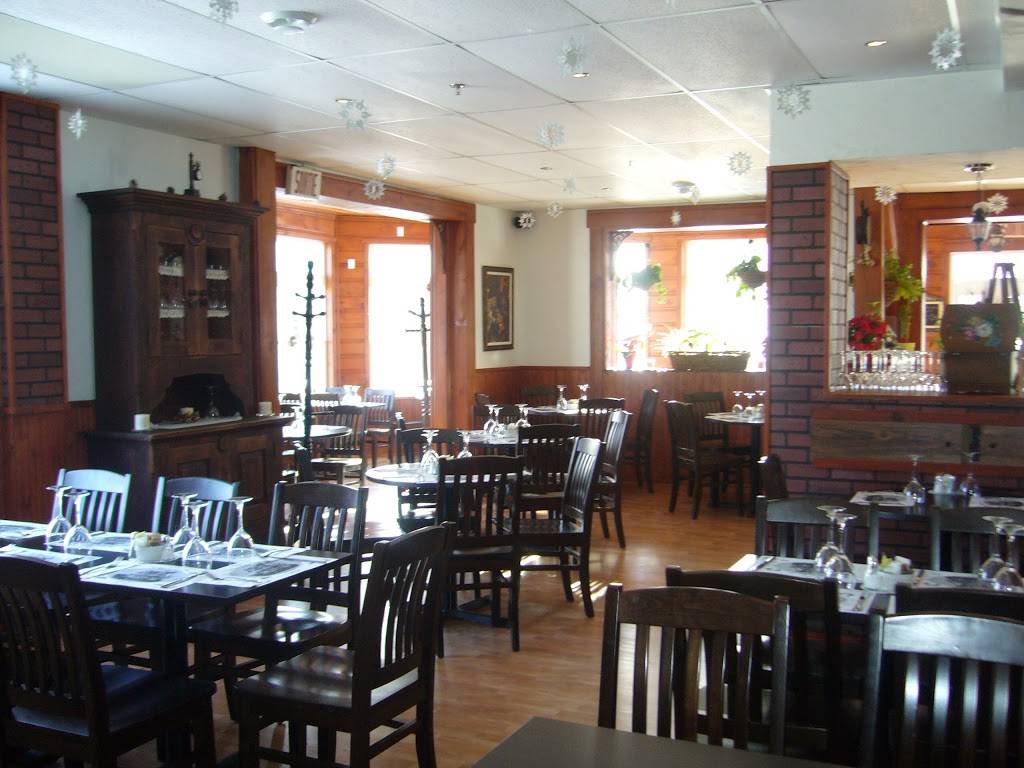 Café-resto Le Gavroche | restaurant | 304 Rue Notre Dame E, Victoriaville, QC G6P 5G7, Canada | 8196043077 OR +1 819-604-3077