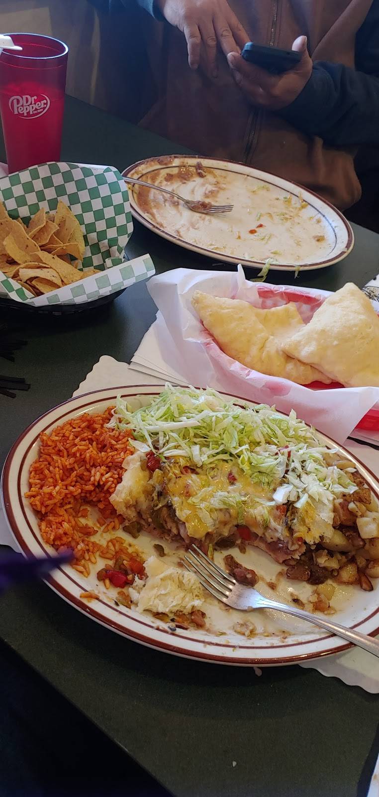 La Dos Gringas | restaurant | 2100 Camino Del Llano, Belen, NM 87002, USA | 5055698888 OR +1 505-569-8888