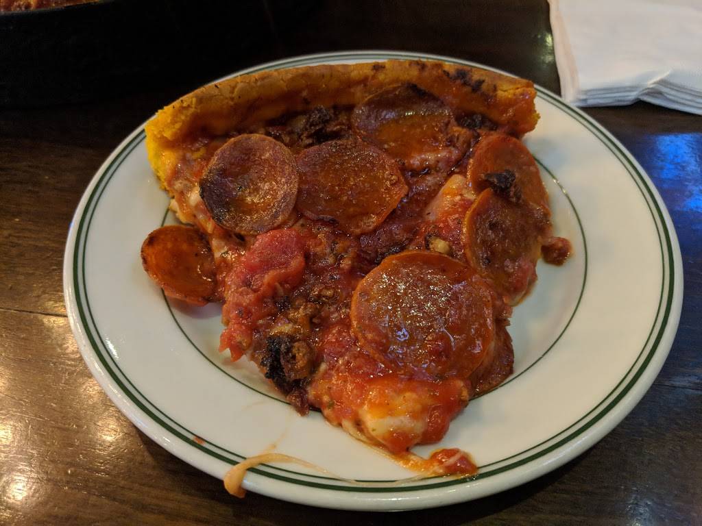 Ginos East Rosemont | restaurant | 9501 W Devon Ave, Rosemont, IL 60018, USA | 8478253333 OR +1 847-825-3333