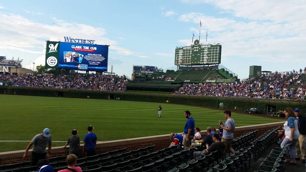 Sports Corner Bar & Grill | restaurant | 956 W Addison St, Chicago, IL 60613, USA | 7739291441 OR +1 773-929-1441