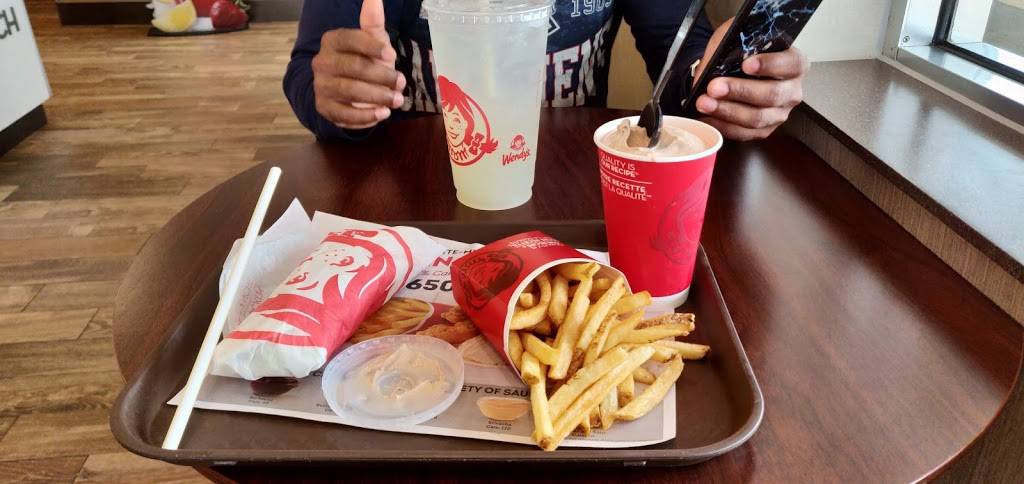 Wendys | restaurant | 1590 Huron Church Rd, Windsor, ON N9C 2L1, Canada | 5192544406 OR +1 519-254-4406