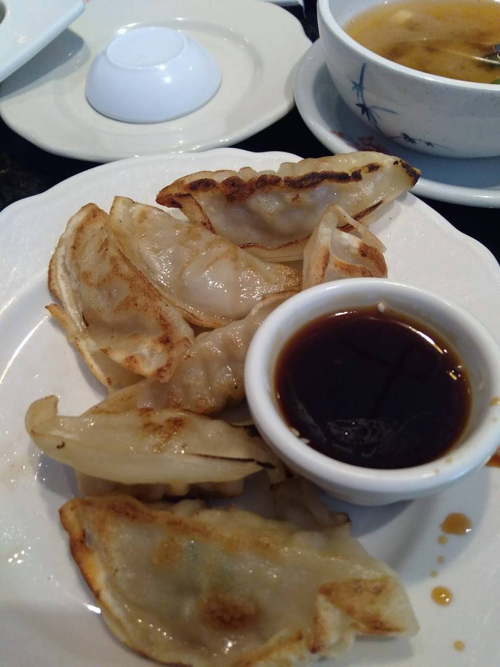 Happy Family Chinese Food And Sushi Bar | restaurant | 103 W Courthouse Square, Cumming, GA 30040, USA | 4706957233 OR +1 470-695-7233