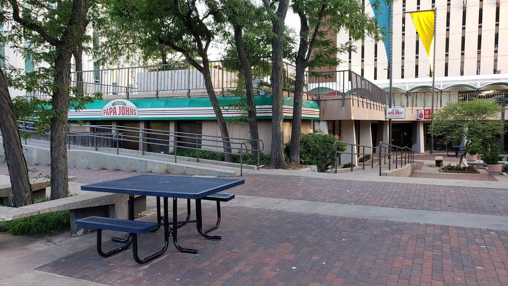 Papa Johns Pizza | restaurant | 220 W Douglas Ave Ste 7272, Wichita, KS 67202, USA | 3162647272 OR +1 316-264-7272