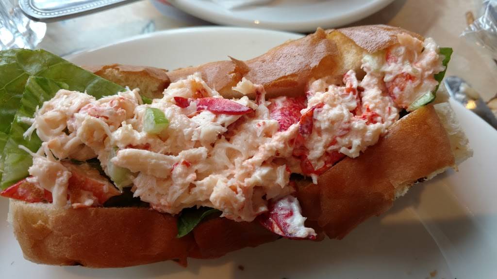 Real Seafood Company Toledo | restaurant | 22 Main St, Toledo, OH 43605, USA | 4196974400 OR +1 419-697-4400