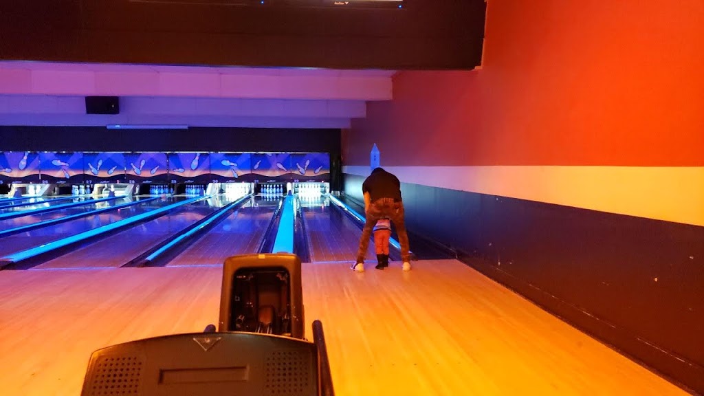 AMF College Lanes | restaurant | 10201 College Blvd, Overland Park, KS 66210, USA | 9134516400 OR +1 913-451-6400