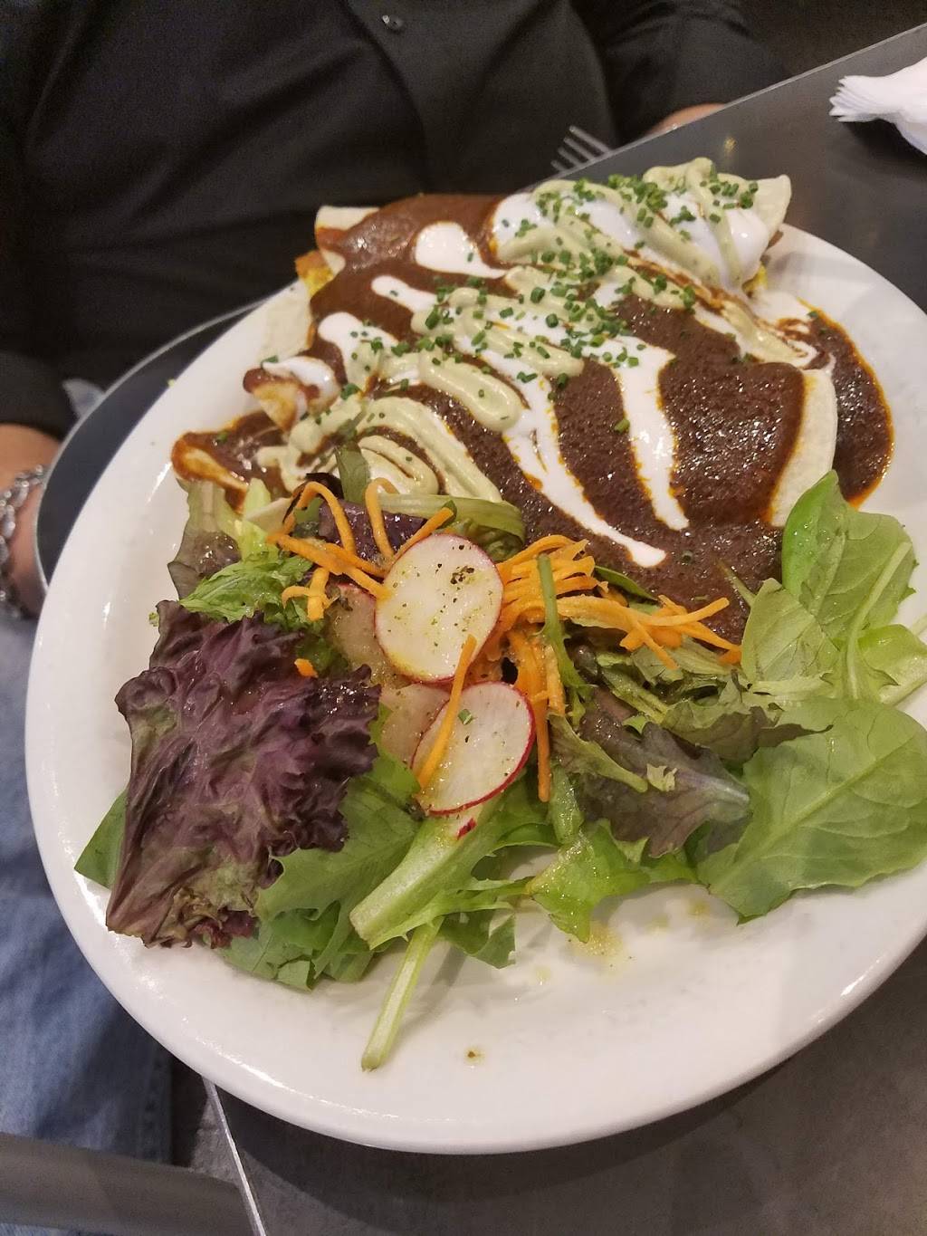 Champs Diner | restaurant | 197 Meserole St, Brooklyn, NY 11206, USA | 7185992743 OR +1 718-599-2743