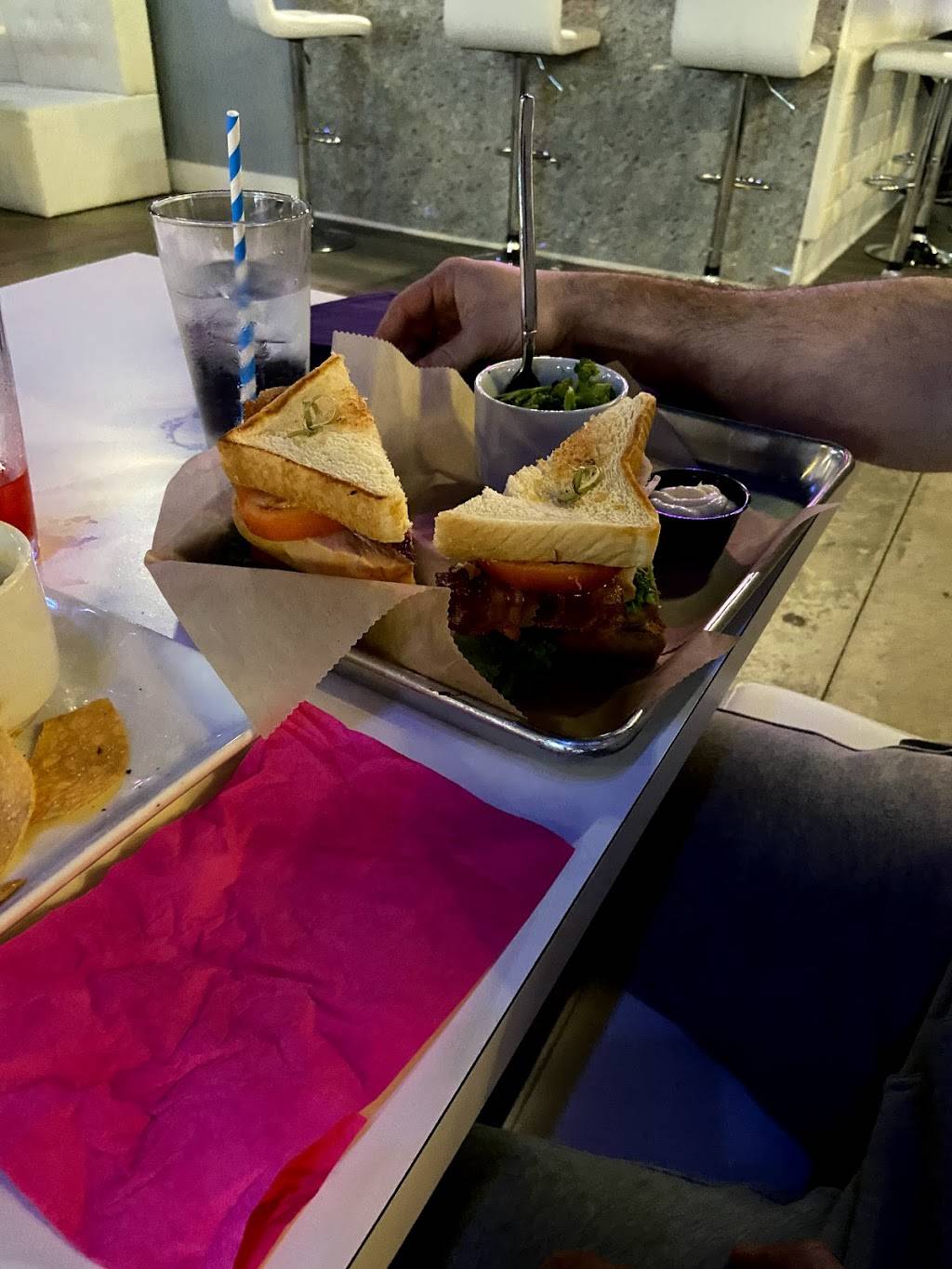 Vibes Restaurant & Ultra Lounge | night club | 1346 River Rd, Louisville, KY 40206, USA | 5025686691 OR +1 502-568-6691