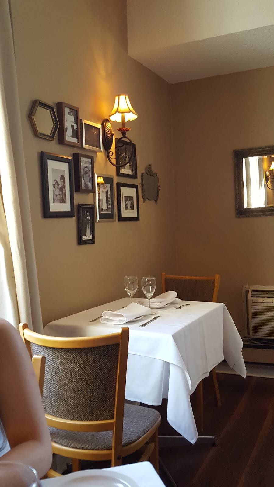 Chelsea | restaurant | 7 John St S, Mississauga, ON L5H 2E3, Canada | 9052714290 OR +1 905-271-4290