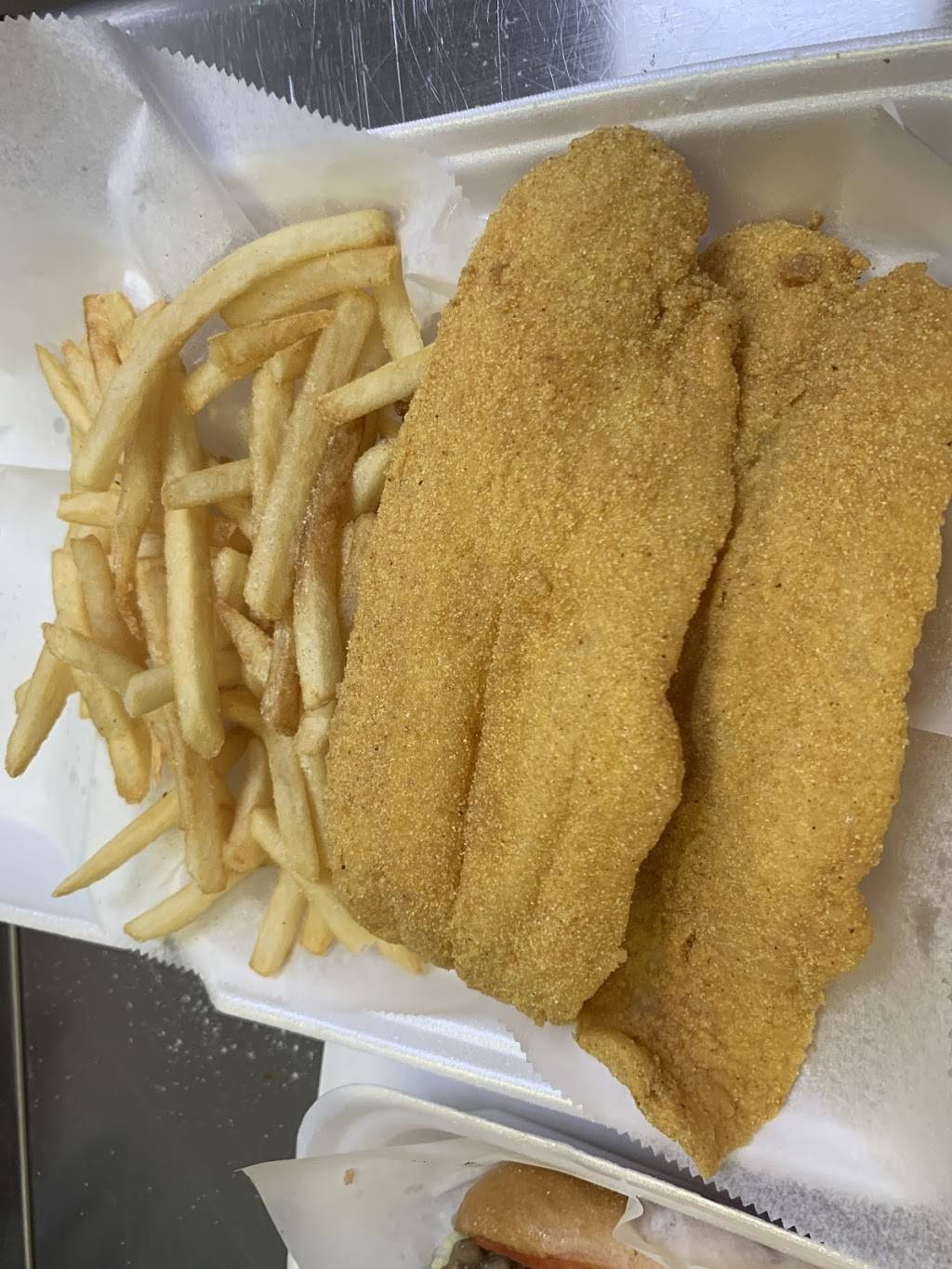 MR Captain Hooks Fish & Chicken & Grill | restaurant | 4355 S Cottage Grove Ave, Chicago, IL 60653, USA | 7739524774 OR +1 773-952-4774