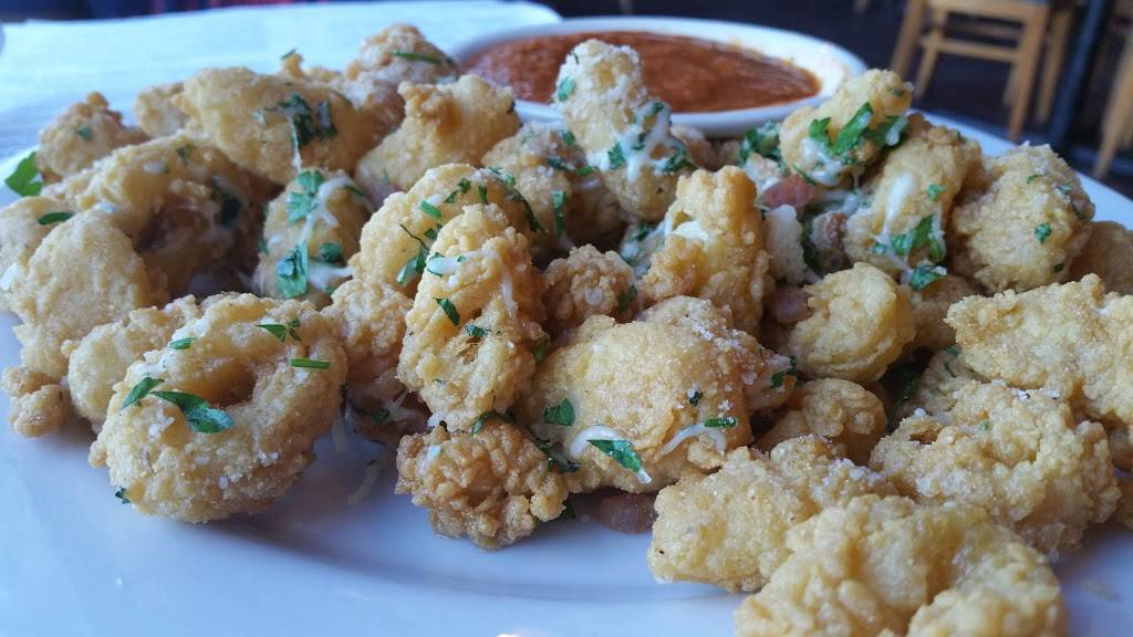 Pearls Saltwater Grille | restaurant | 7000 La Roche Ave, Savannah, GA 31406, USA | 9123528221 OR +1 912-352-8221