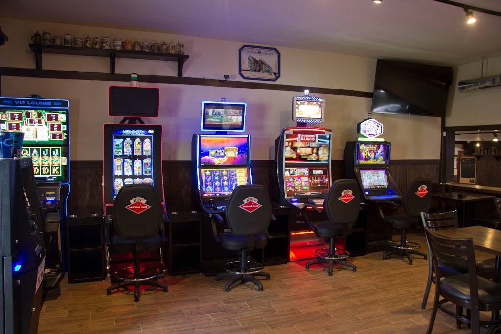 Old Munich Tavern | restaurant | 582 N Milwaukee Ave, Wheeling, IL 60090, USA | 8479472696 OR +1 847-947-2696