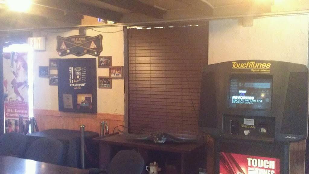 Bobs Lounge | restaurant | 907 N Fares Ave, Evansville, IN 47711, USA | 8124254929 OR +1 812-425-4929