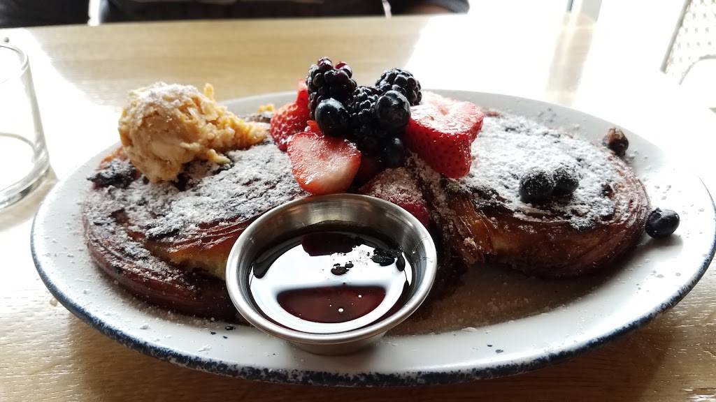 Quiubo | restaurant | 120 Water St suite 122, Naperville, IL 60540, USA | 3317022711 OR +1 331-702-2711