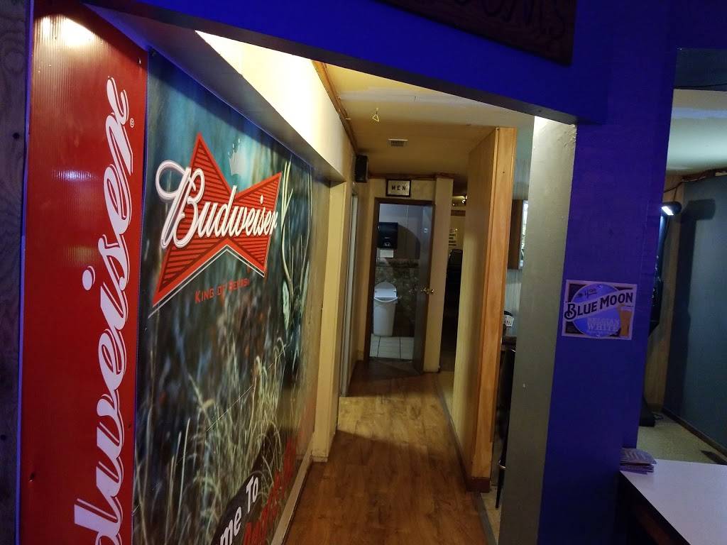 B&B Sports Bar & Grill | restaurant | 115 2nd Ave NE, Staples, MN 56479, USA | 2188942661 OR +1 218-894-2661