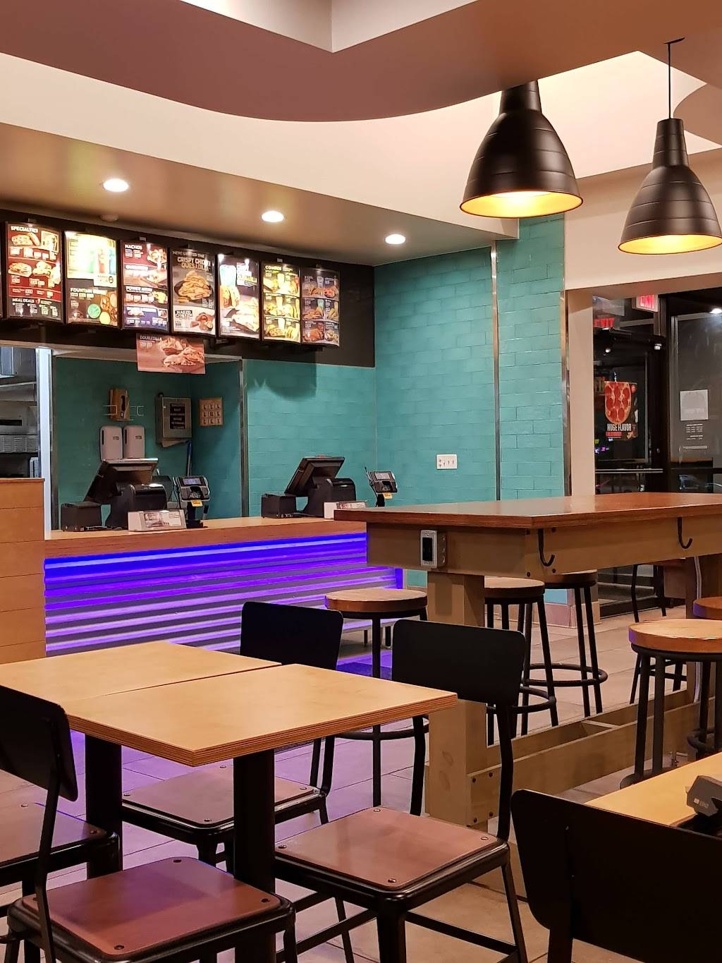 Taco Bell | meal takeaway | 601 Meacham Rd, Elk Grove Village, IL 60007, USA | 8479854442 OR +1 847-985-4442