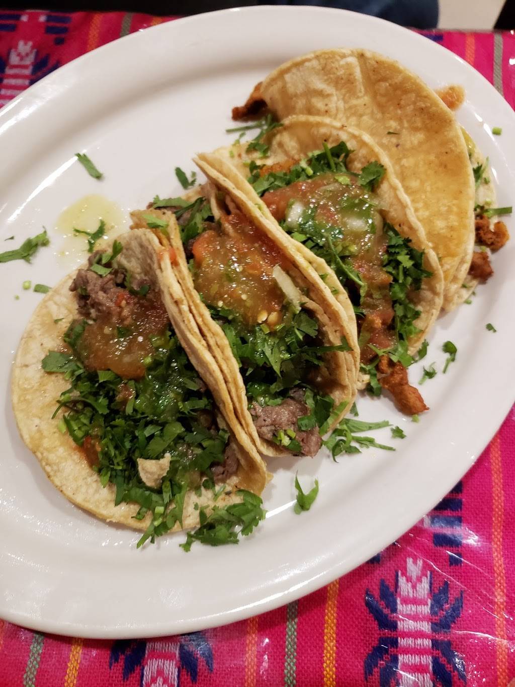 El Tezcal Authentic Restaurant | restaurant | 4305 N Kedzie Ave, Chicago, IL 60618, USA | 7739426249 OR +1 773-942-6249