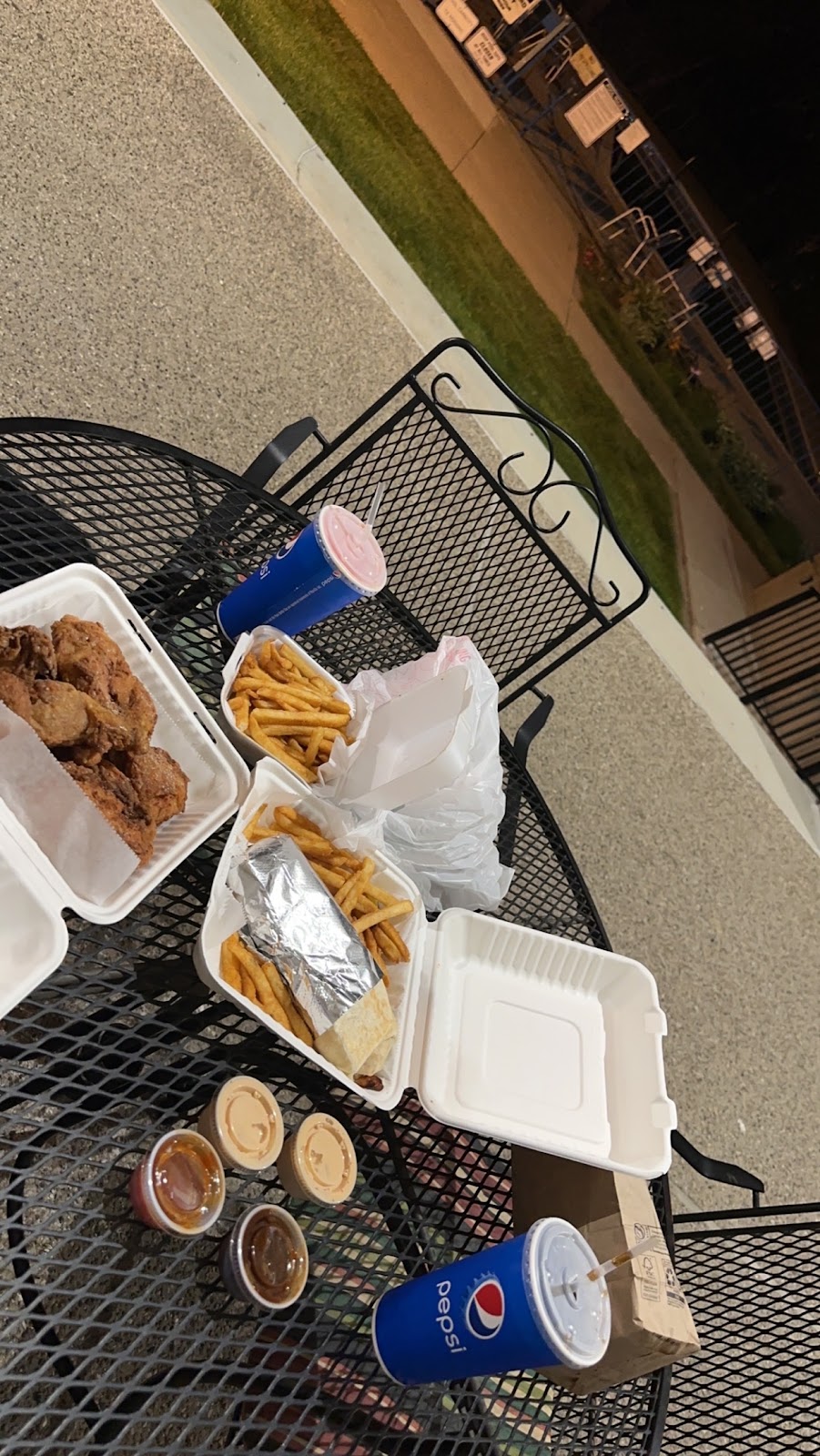 Chicken Kraze | restaurant | 22225 Michigan Ave, Dearborn, MI 48124, USA | 3136339096 OR +1 313-633-9096